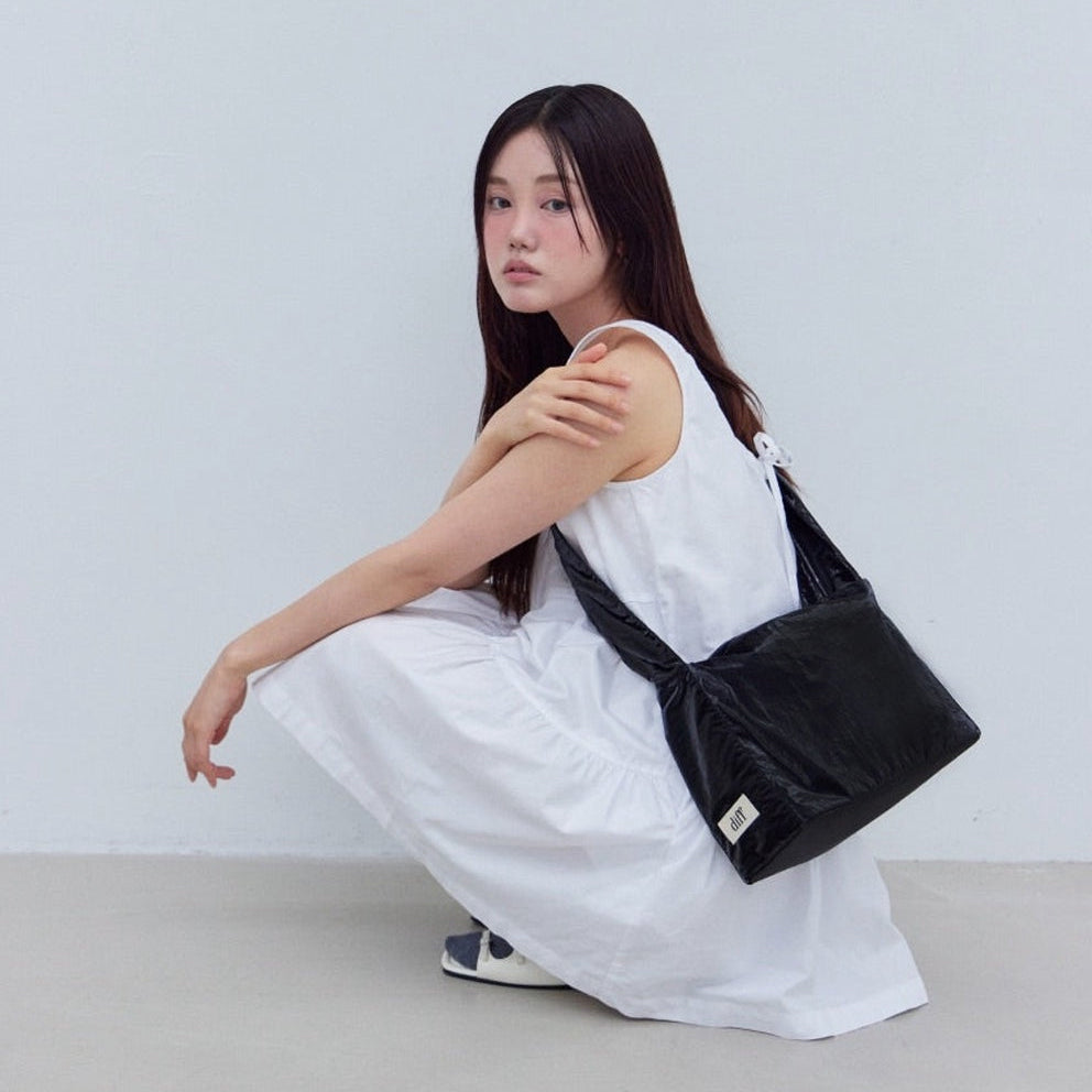 Medium Crossbody Satin - Black